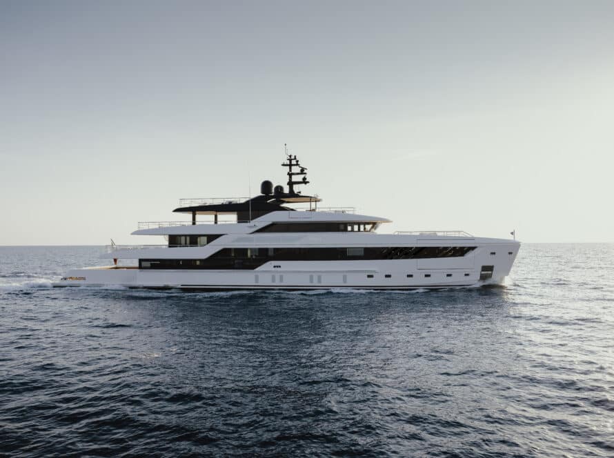 Utilising methanol fuel cell technology to reduce the environmental impact of yachting